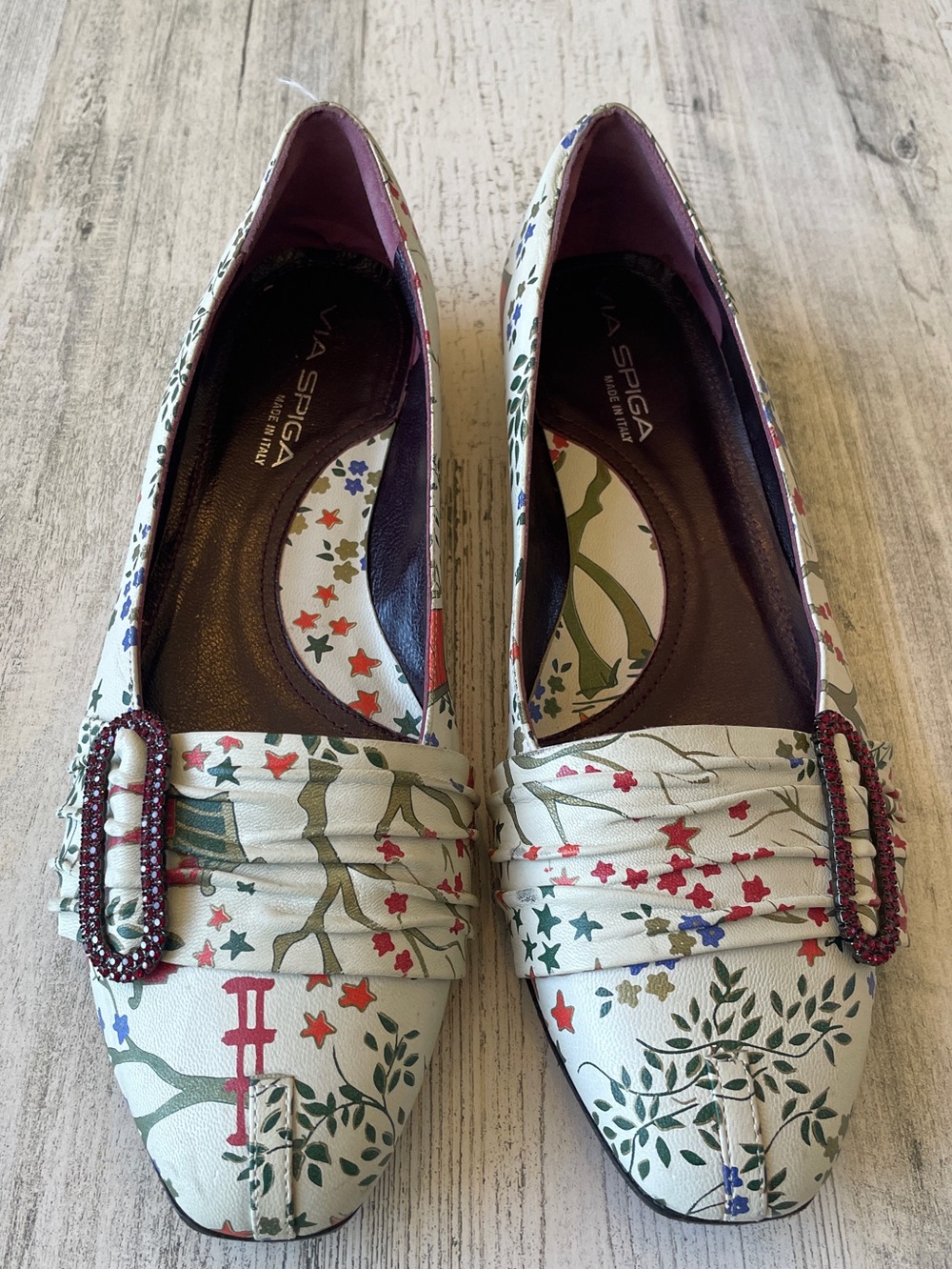 Via Spiga Ivory Floral Embellished Loafers with Red Beaded Buckles SZ 6.5 EUC